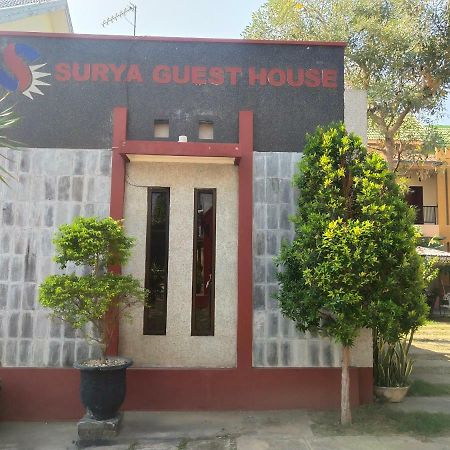 Surya Guest House Probolinggo Esterno foto