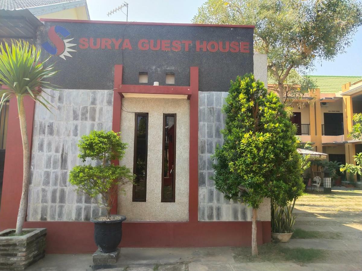 Surya Guest House Probolinggo Esterno foto
